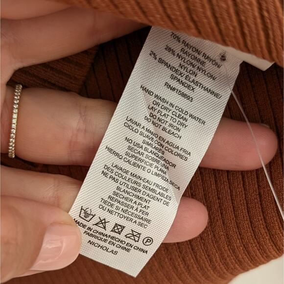 NWT Nicholas Juliet Brown Rib Knit Funnel Neck Top W/Buttons, size L - Picture 4 of 7